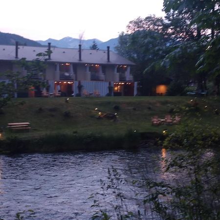 Moon River Suites #4 North Bend Bagian luar foto