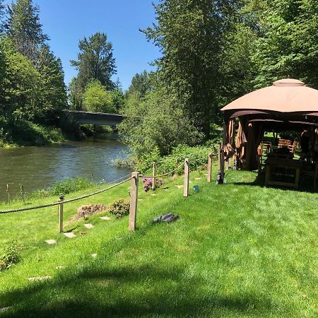 Moon River Suites #4 North Bend Bagian luar foto