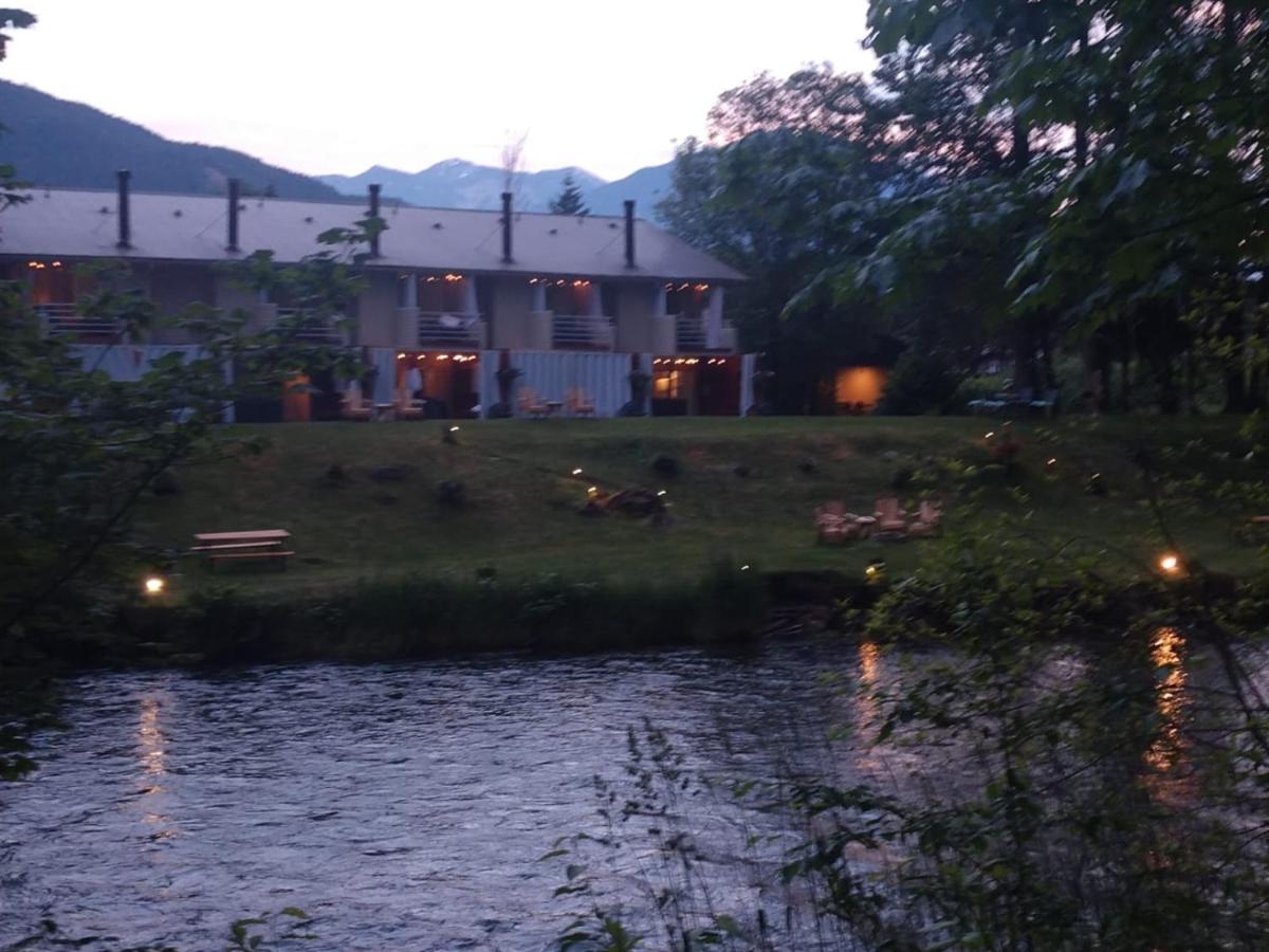 Moon River Suites #4 North Bend Bagian luar foto